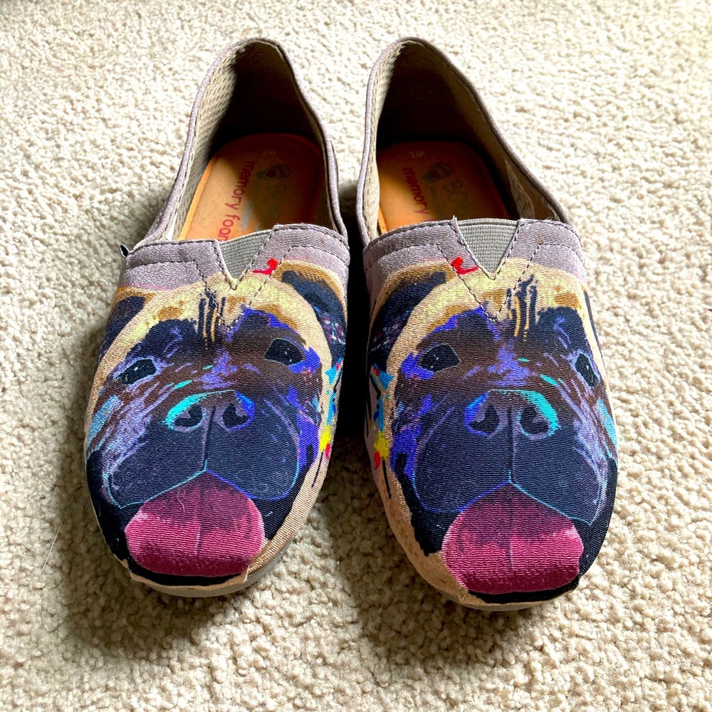 Bobs by Skechers gray dog slip ons, size 7 🐶